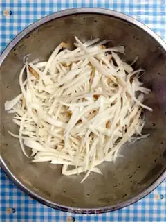Make Pyramid fried abalone mushrooms step 1