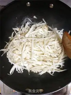 Make Pyramid fried abalone mushrooms step 4
