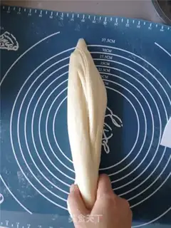 Make Sesame cream rolls step 5