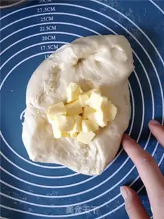 Make Sesame cream rolls step 8