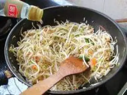 Make Sour green bean sprouts step 7