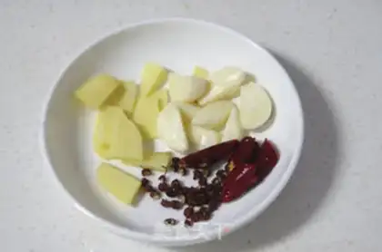 Make Red-hot potato chicken rice step 4