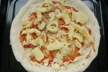 Make Bacon ham pizza step 5