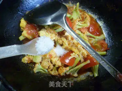 Make Eggs and tomatoes and broccoli step 14
