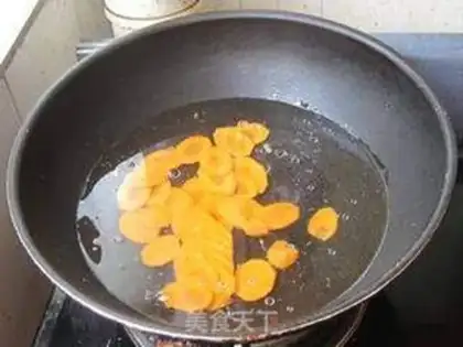 Make Orchid with carrots step 2