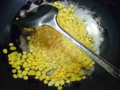 Make Cornfried peanut rice step 2