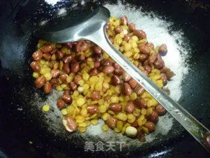 Make Cornfried peanut rice step 6