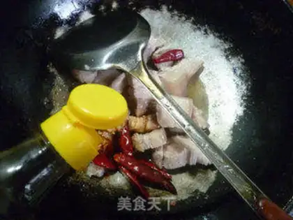 Make The soy bean curds burn the meat step 3
