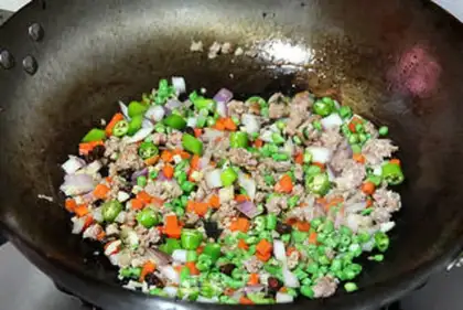 Make Fresh vegetables and fried noodles step 3