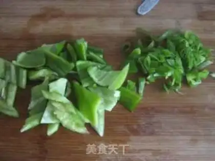 Make Potato pepper fried eggs step 5