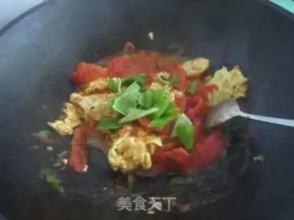 Make Potato pepper fried eggs step 12