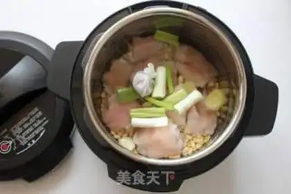 Make Pig hoof soy soup step 5
