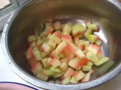 Make Watermelon with peanuts step 0
