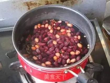 Make Watermelon with peanuts step 1