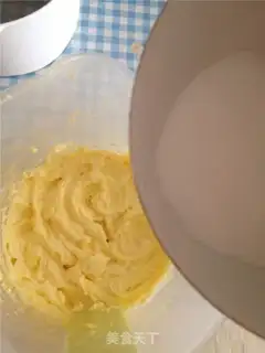 Make Souffle coconut ball step 5