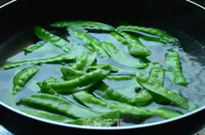 Make Clear the Dutch beans step 1