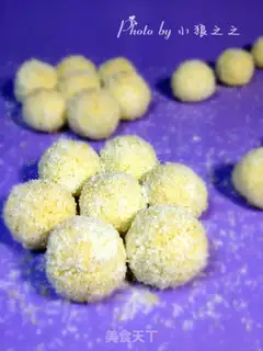 Make Souffle coconut ball step 11
