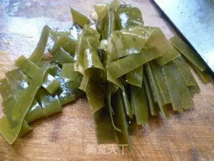 Make The pickled and fried seaweed step 1