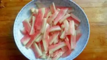 Make Sprinkled watermelon step 2