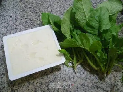 Make Roach sprouts and tofu soup step 0