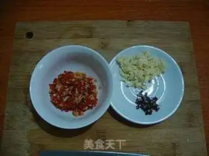 Make Cracking peppers with ears step 3