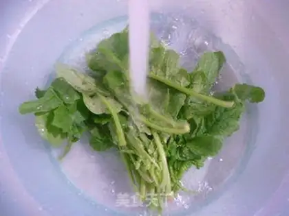 Make Roach sprouts and tofu soup step 2
