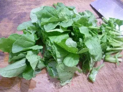 Make Roach sprouts and tofu soup step 3