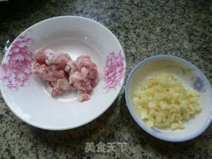 Make Garlic pork and radish step 1