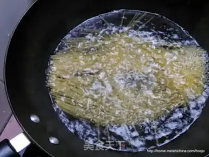 Make Cheese and pork pasta step 1