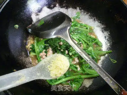 Make Garlic pork and radish step 9