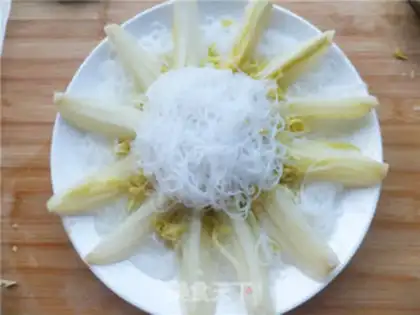 Make Garlic fan dolls step 5