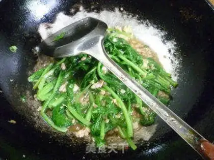 Make Garlic pork and radish step 10