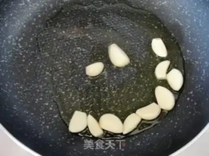 Make Garlic sauce for almond mushrooms step 3