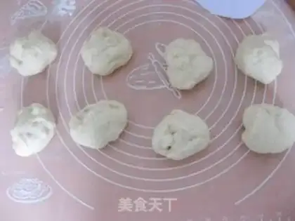 Make Black Sesame caterpillar bread step 2