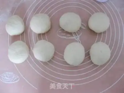 Make Black Sesame caterpillar bread step 3