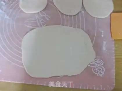 Make Black Sesame caterpillar bread step 4