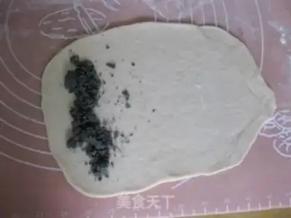 Make Black Sesame caterpillar bread step 5