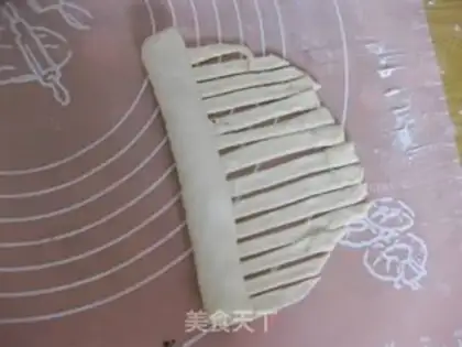 Make Black Sesame caterpillar bread step 7