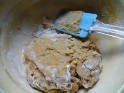 Make Traditional bean saloon pie step 4
