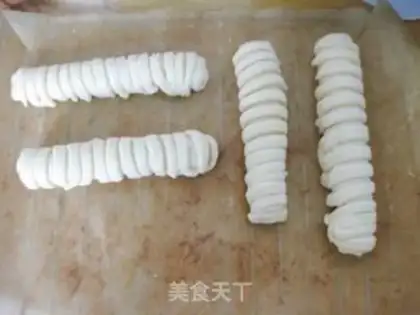 Make Black Sesame caterpillar bread step 9