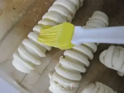 Make Black Sesame caterpillar bread step 10