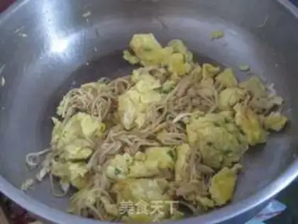 Make Gold-crushed eggs step 8