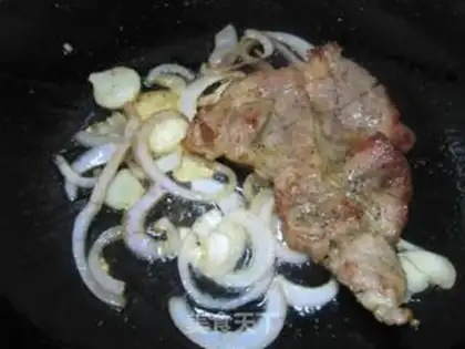 Make Black pepper pork with mashed potatoes step 9
