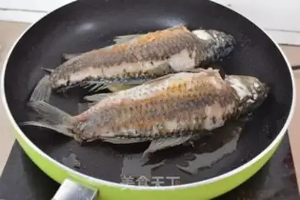 Make Tomato carrot fish soup step 6