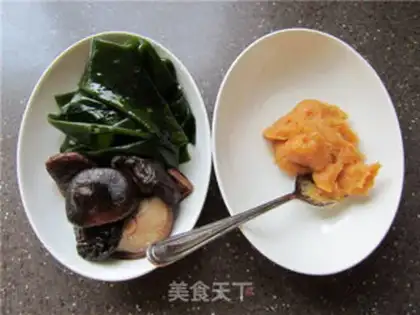 Make Soup from mushroom seaweed step 0