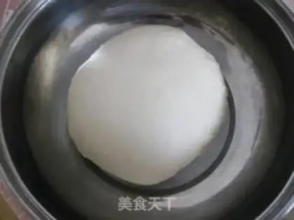 Make Milk and blueberry rolls step 1