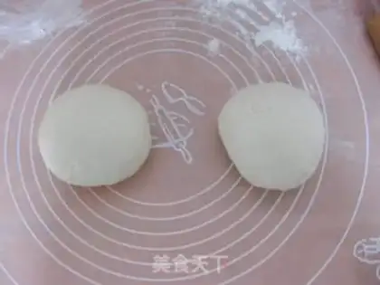Make Milk and blueberry rolls step 4