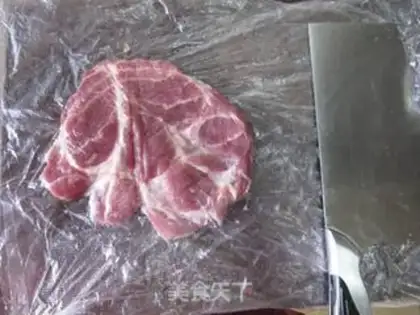 Make Japanese curry and pork chops step 1
