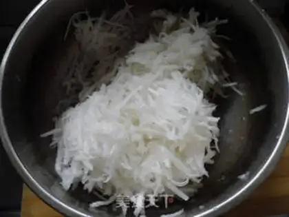Make Pork radish buns step 1