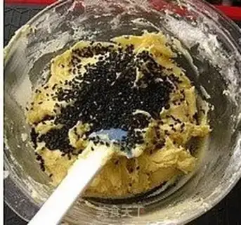 Make Black sesame almond pie step 4